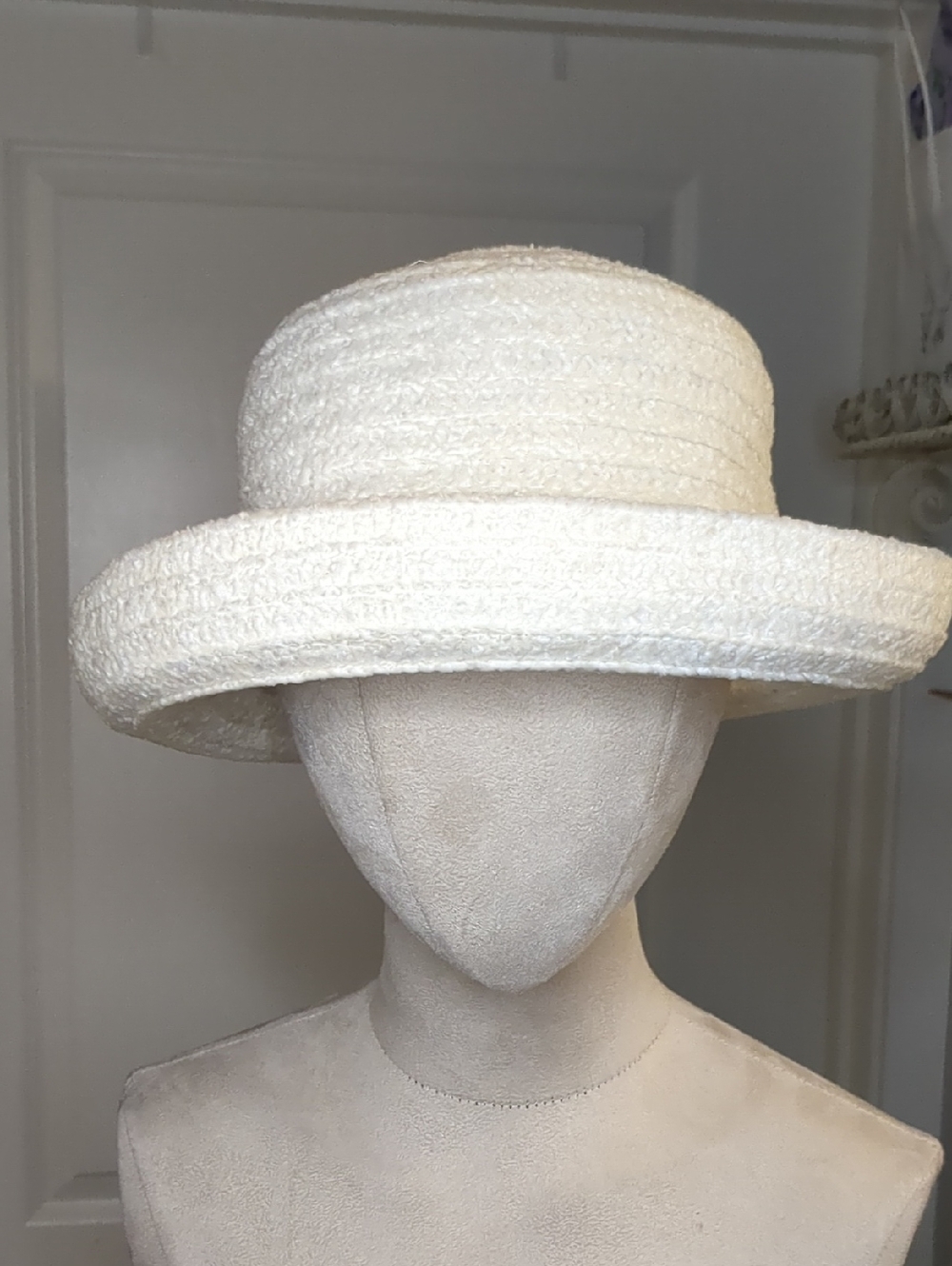 Y2K Chenille Cloche Hat By Betmar Ivory Sun Hat Lightweight Soft SZ M